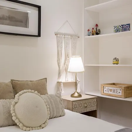 Апартаменты Mouraria Charm 1br Лиссабон